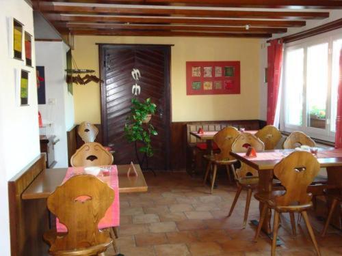 Hotel Restaurant Le Chalet Cortaillod Bagian luar foto