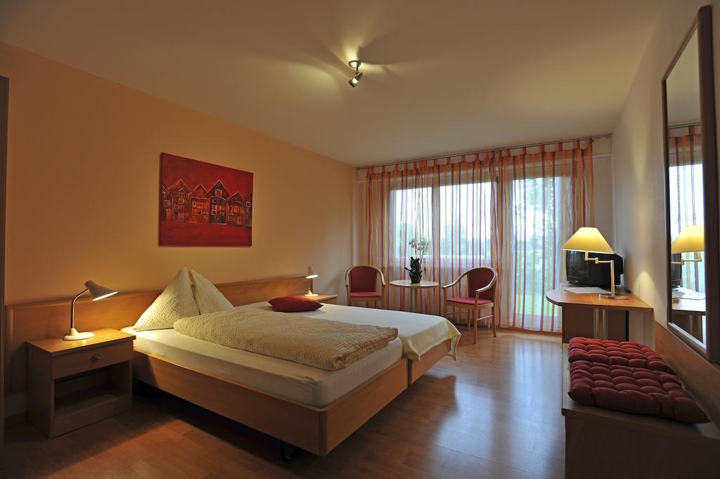 Hotel Restaurant Le Chalet Cortaillod Bagian luar foto