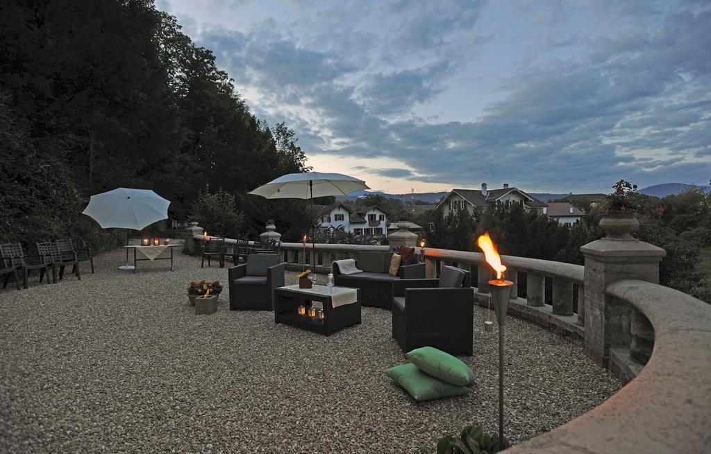 Hotel Restaurant Le Chalet Cortaillod Bagian luar foto