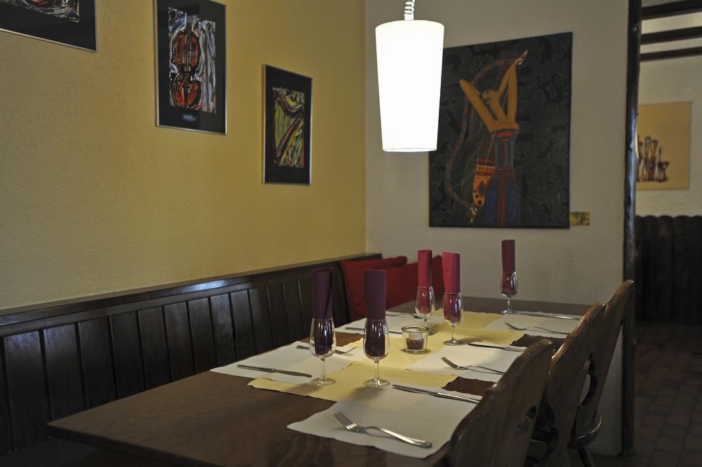 Hotel Restaurant Le Chalet Cortaillod Bagian luar foto