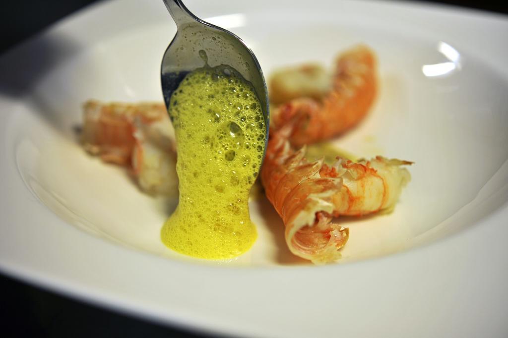 Hotel Restaurant Le Chalet Cortaillod Bagian luar foto