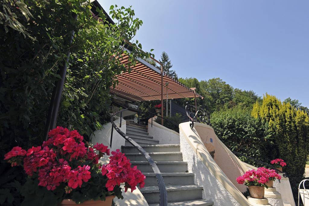 Hotel Restaurant Le Chalet Cortaillod Bagian luar foto