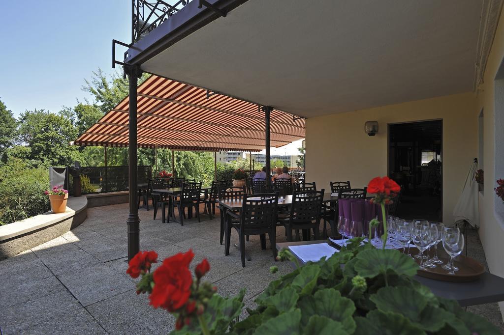 Hotel Restaurant Le Chalet Cortaillod Bagian luar foto