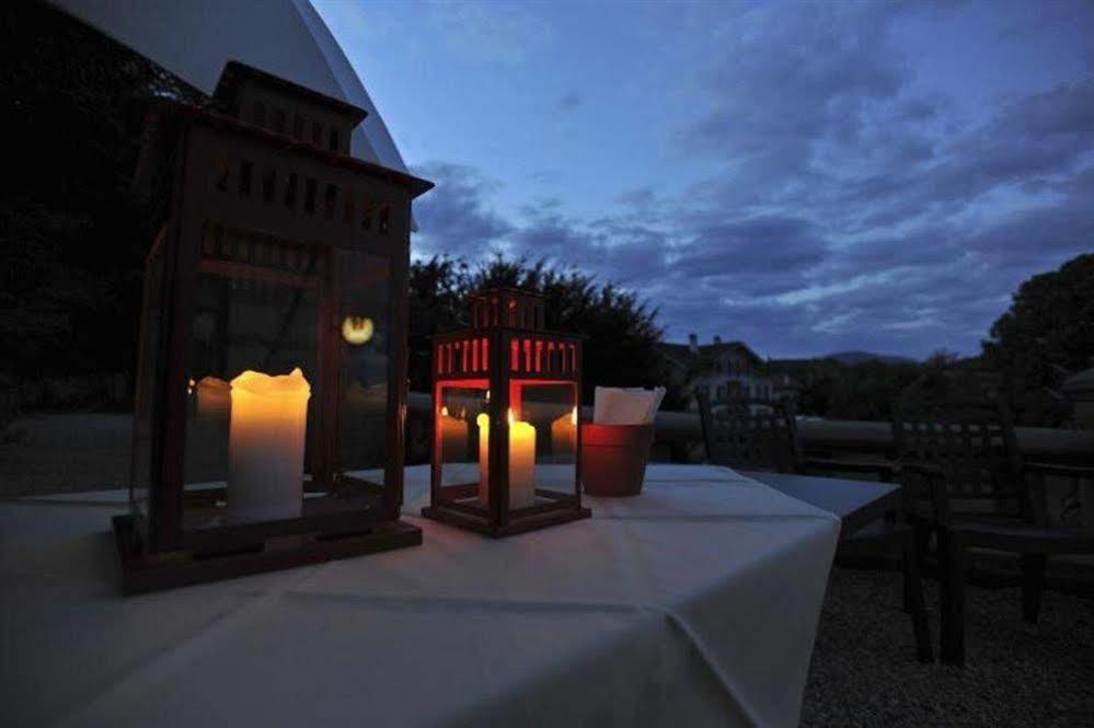 Hotel Restaurant Le Chalet Cortaillod Bagian luar foto